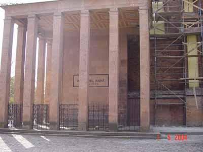 Foto: Rusko-Kant�v n�hrobek z boku katedr�ly