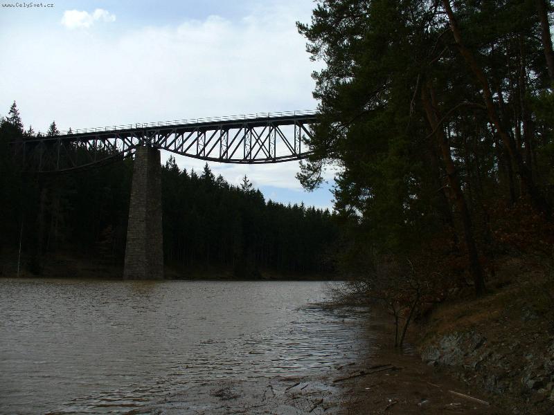 Foto: Pod mostem