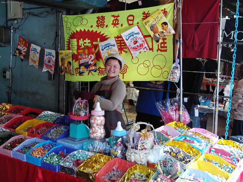 Foto: prodej cukrovinek na tr�nici v m�st� Tainan City (Taiwan)
