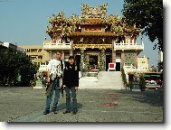 p�ed chr�mem v Kaohsiungu ( Taiwan )